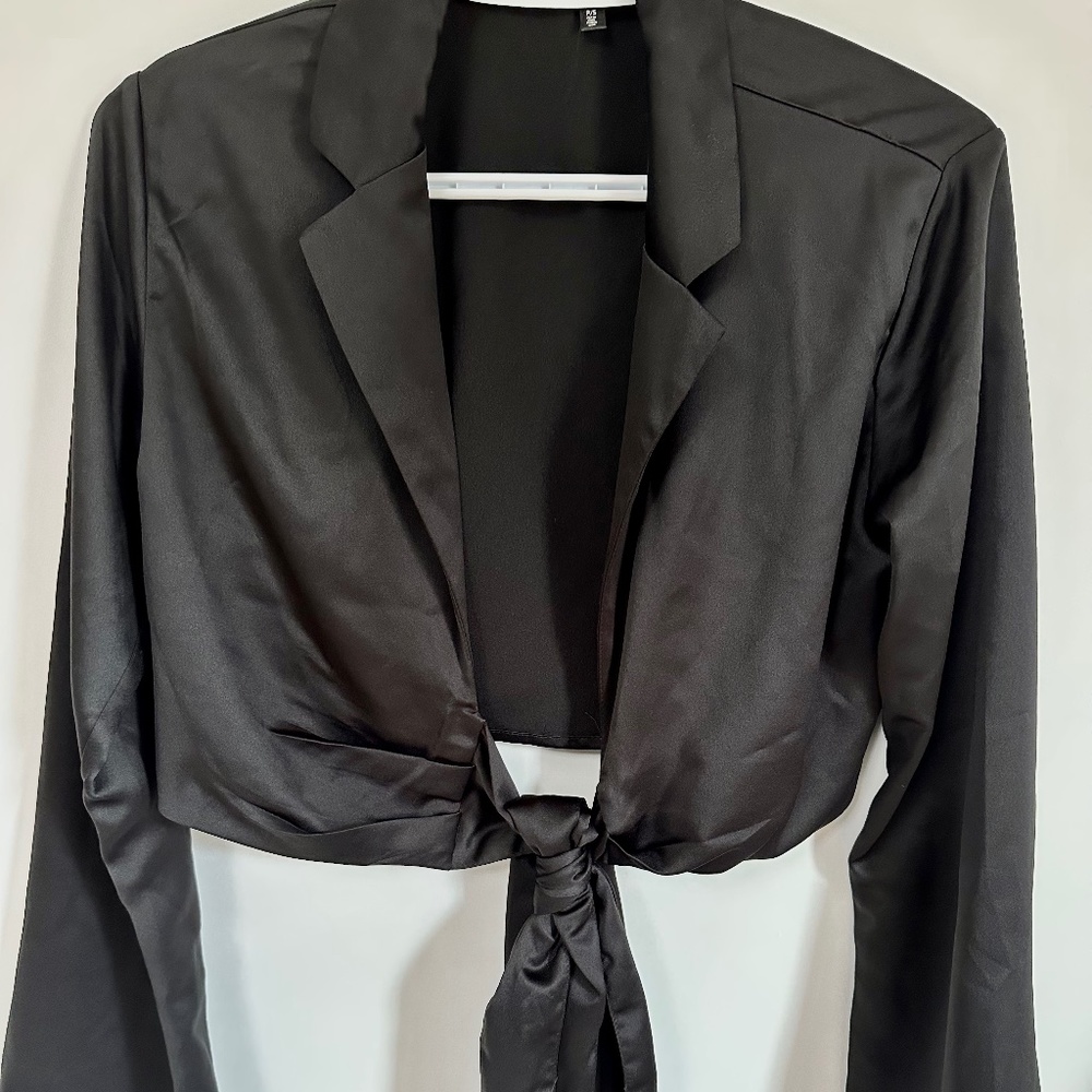 Wrap Around Cropped Blouse - Picture 3 of 4